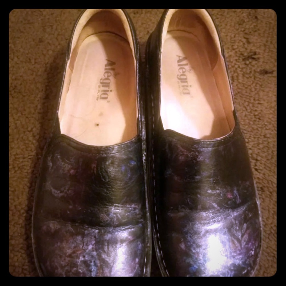 Size 41 Alegria clogs